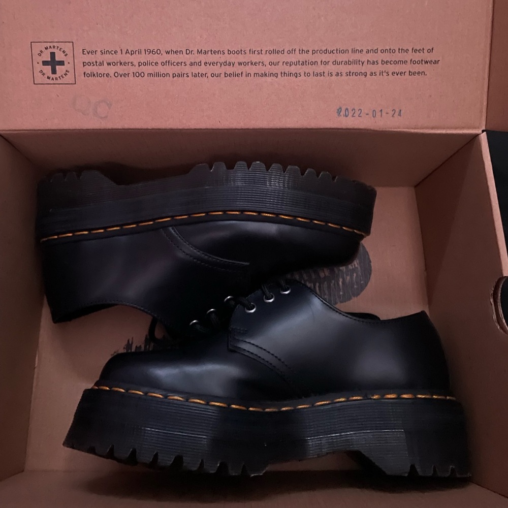 Black Dr. Martens shoes - women’s size 7